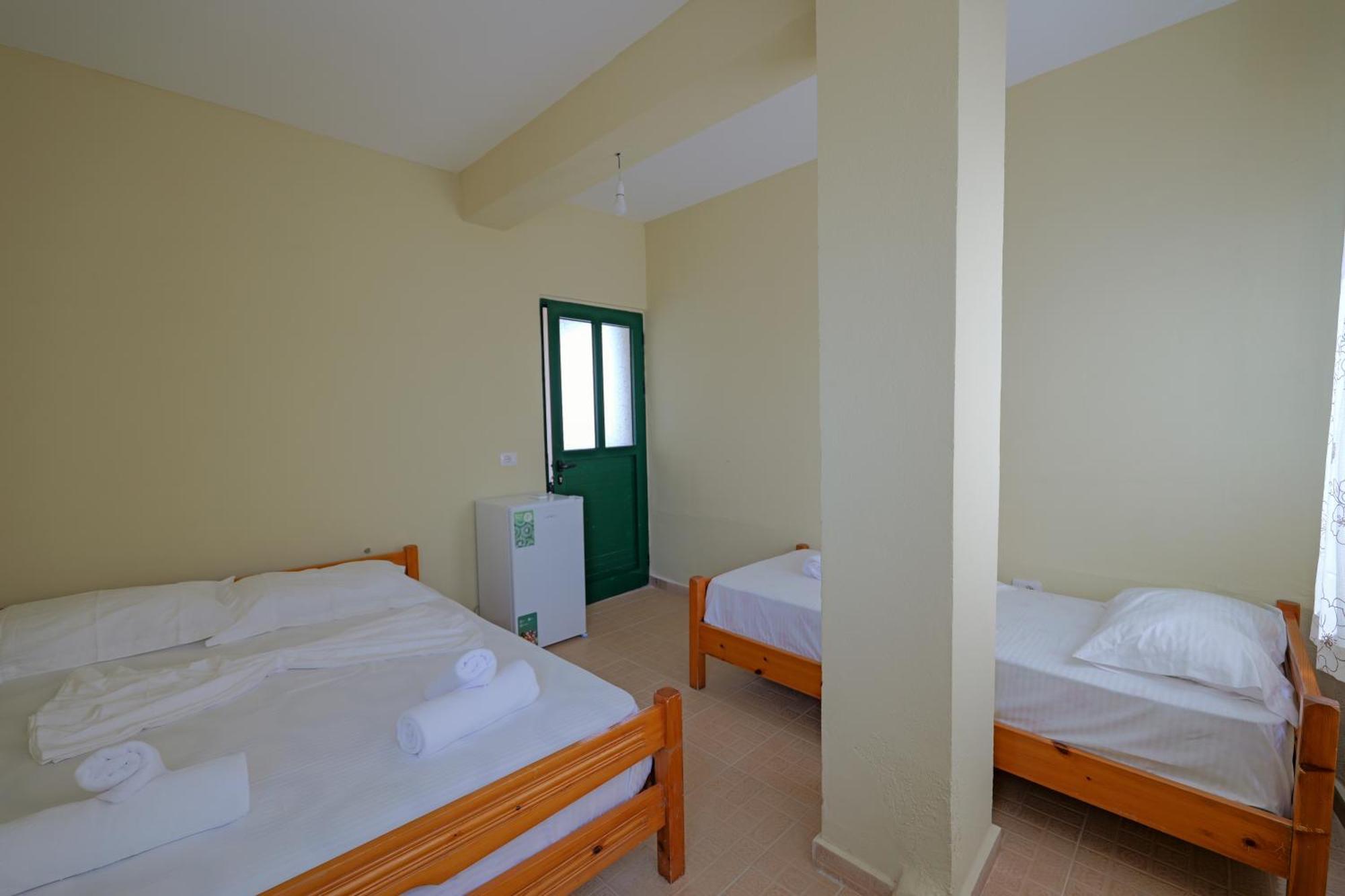 Apartament Xhovani *