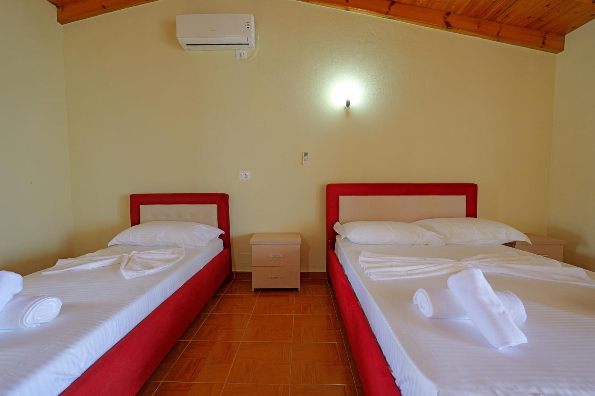 Xhovani Apartament *