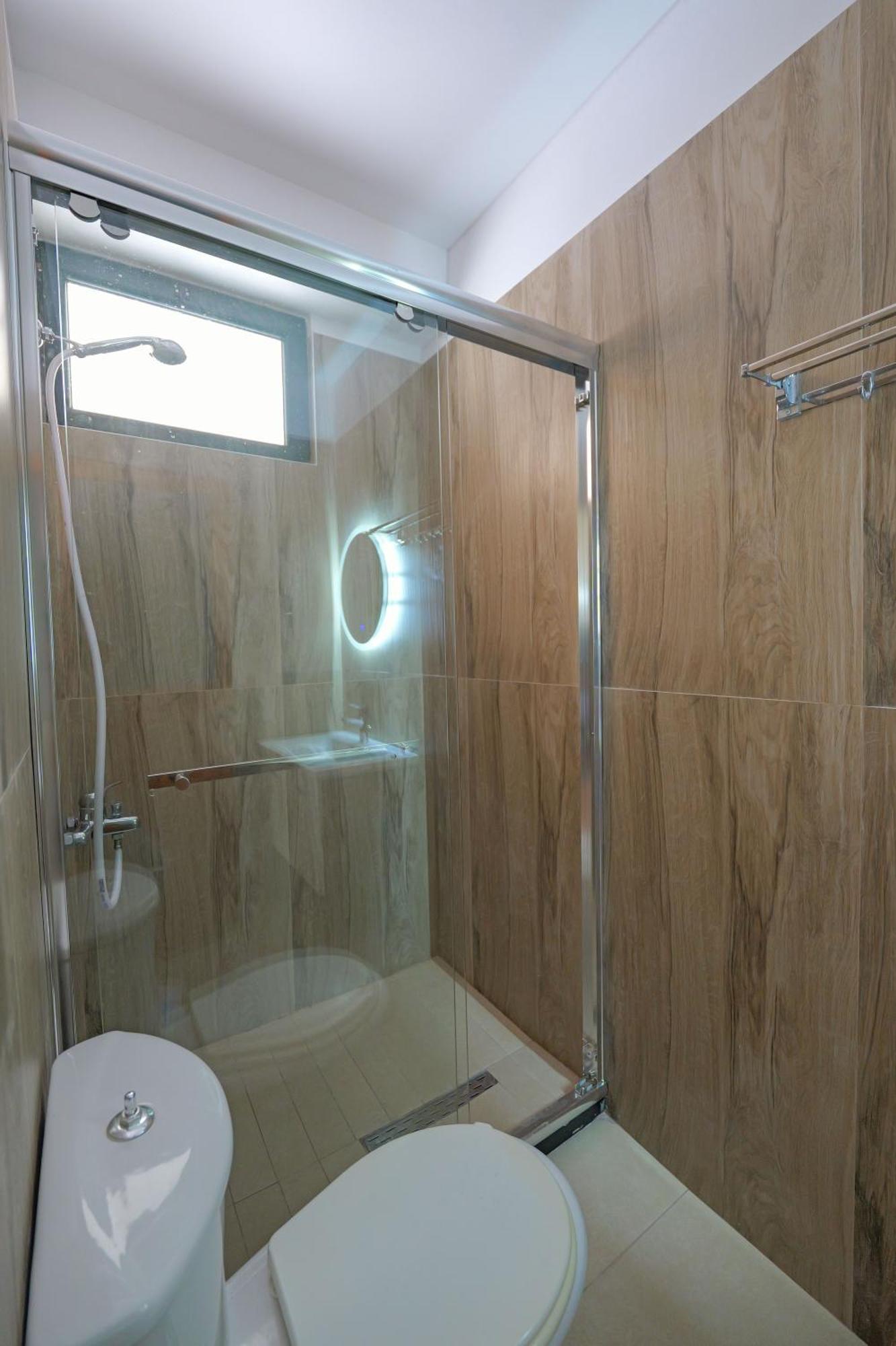 Xhovani Apartament *