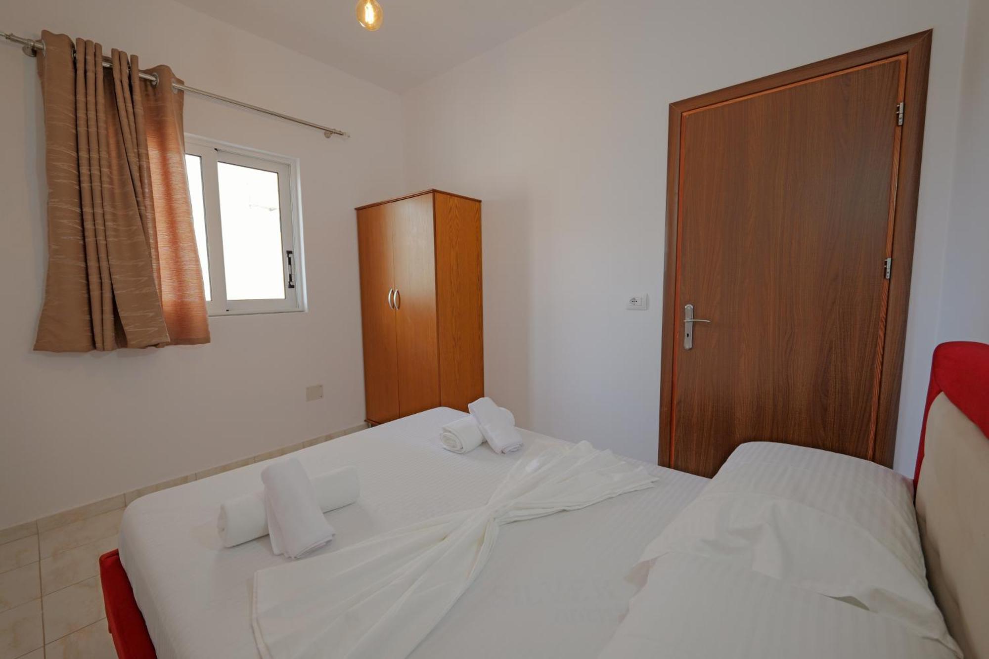 Xhovani Apartament *