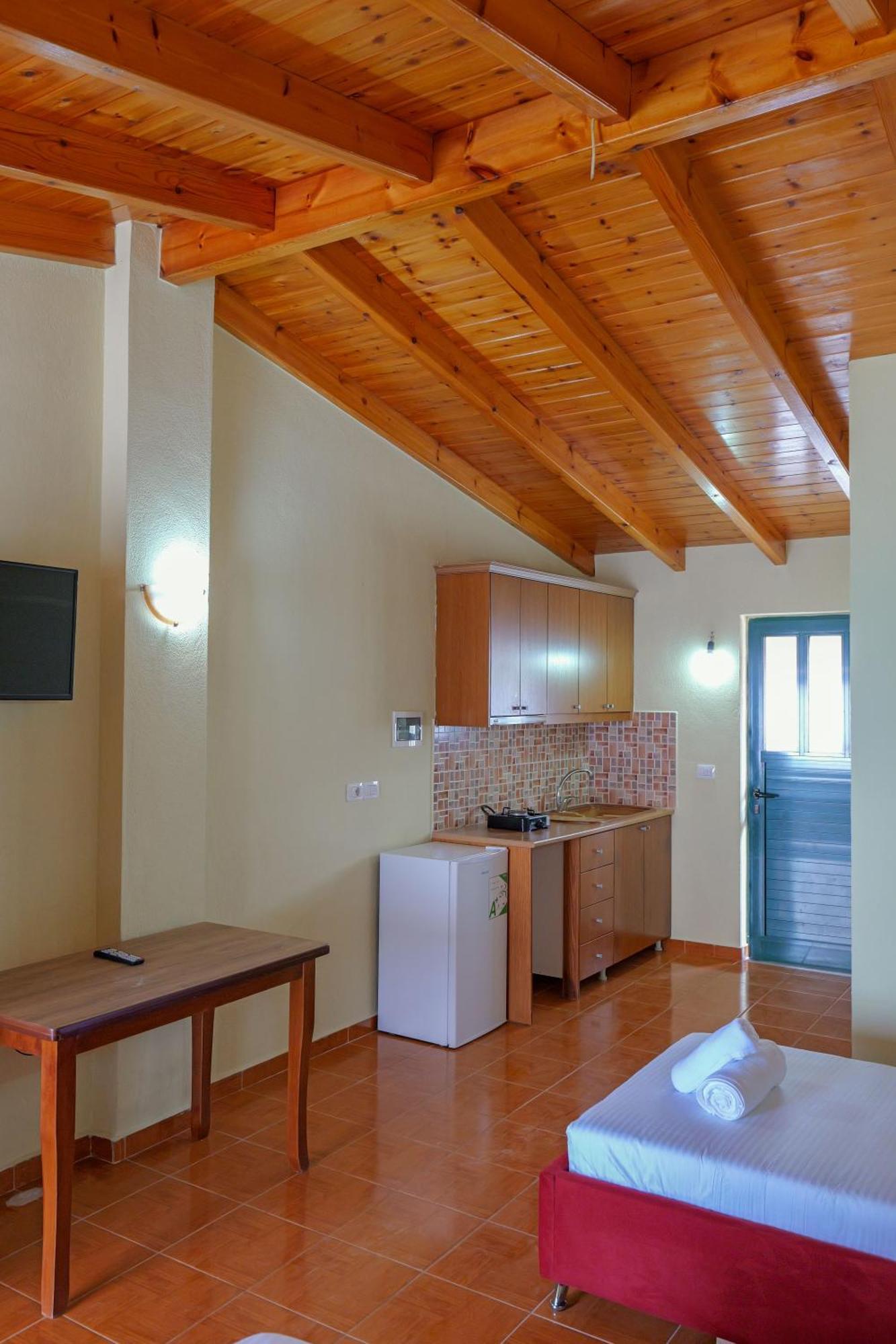 Apartament Xhovani *