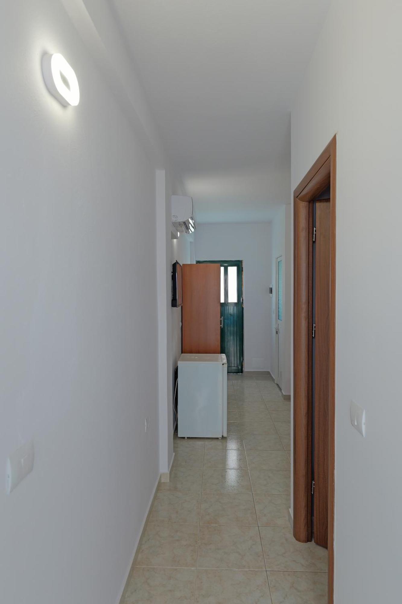 Apartamento Xhovani