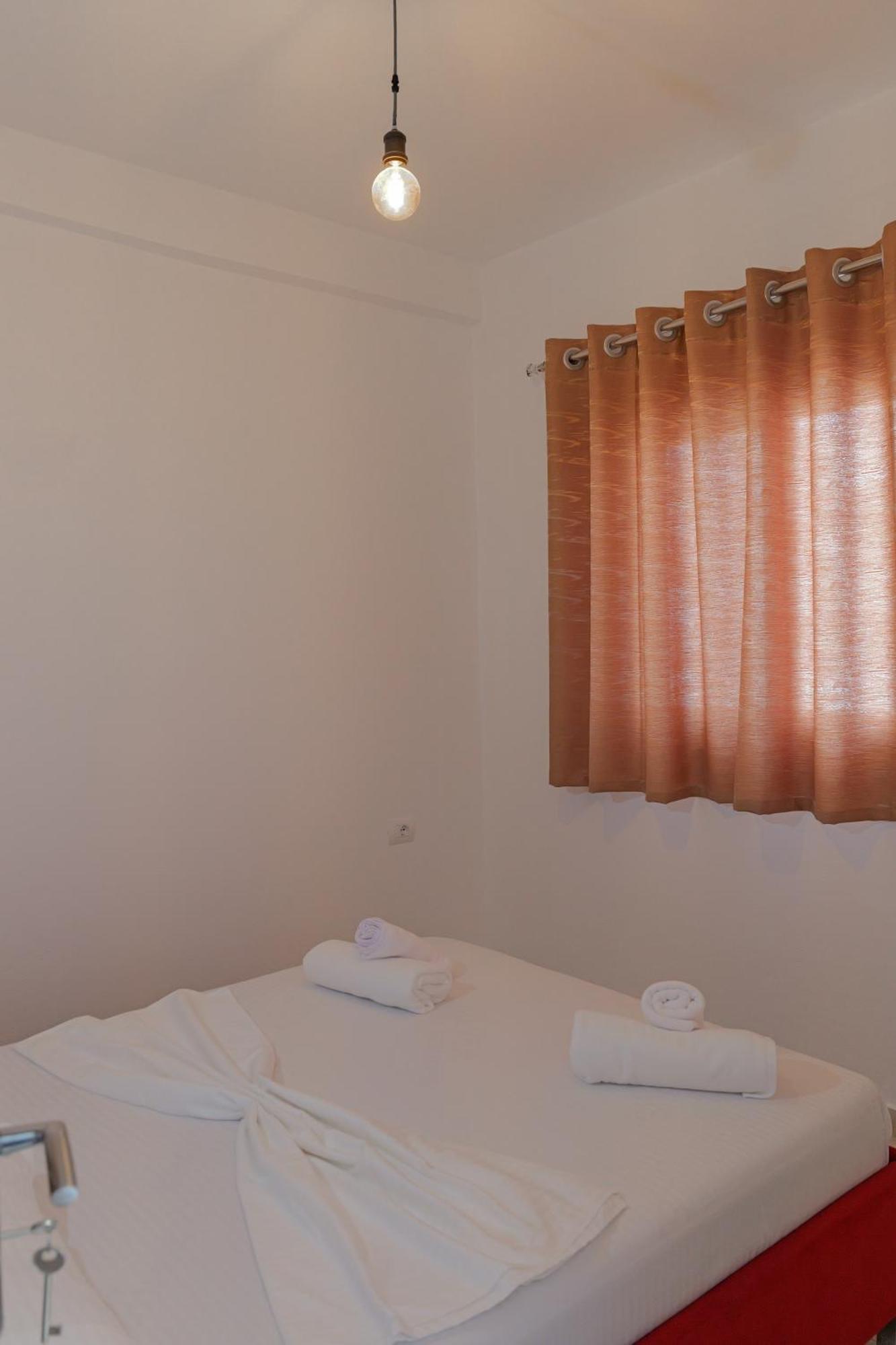 Apartament Xhovani *