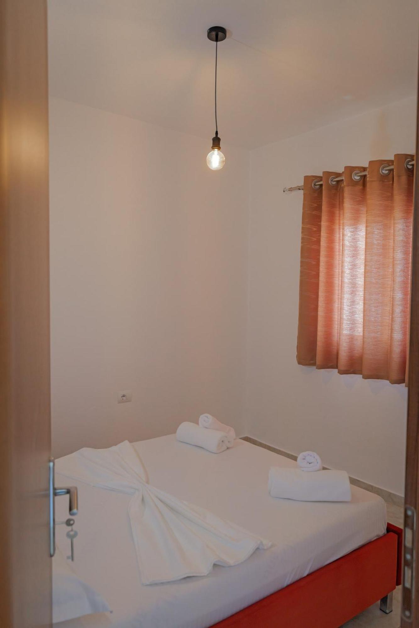 Apartament Xhovani *