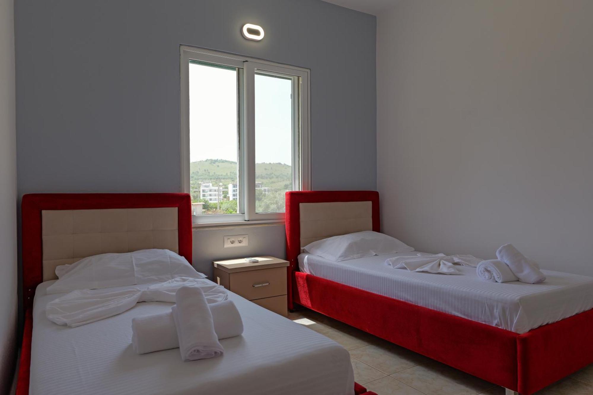 Apartament Xhovani *