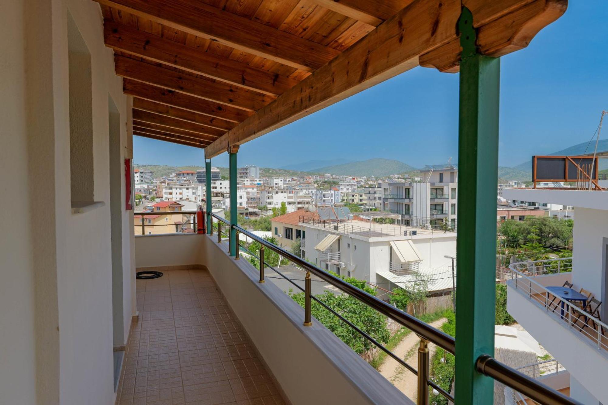 Xhovani Apartament *