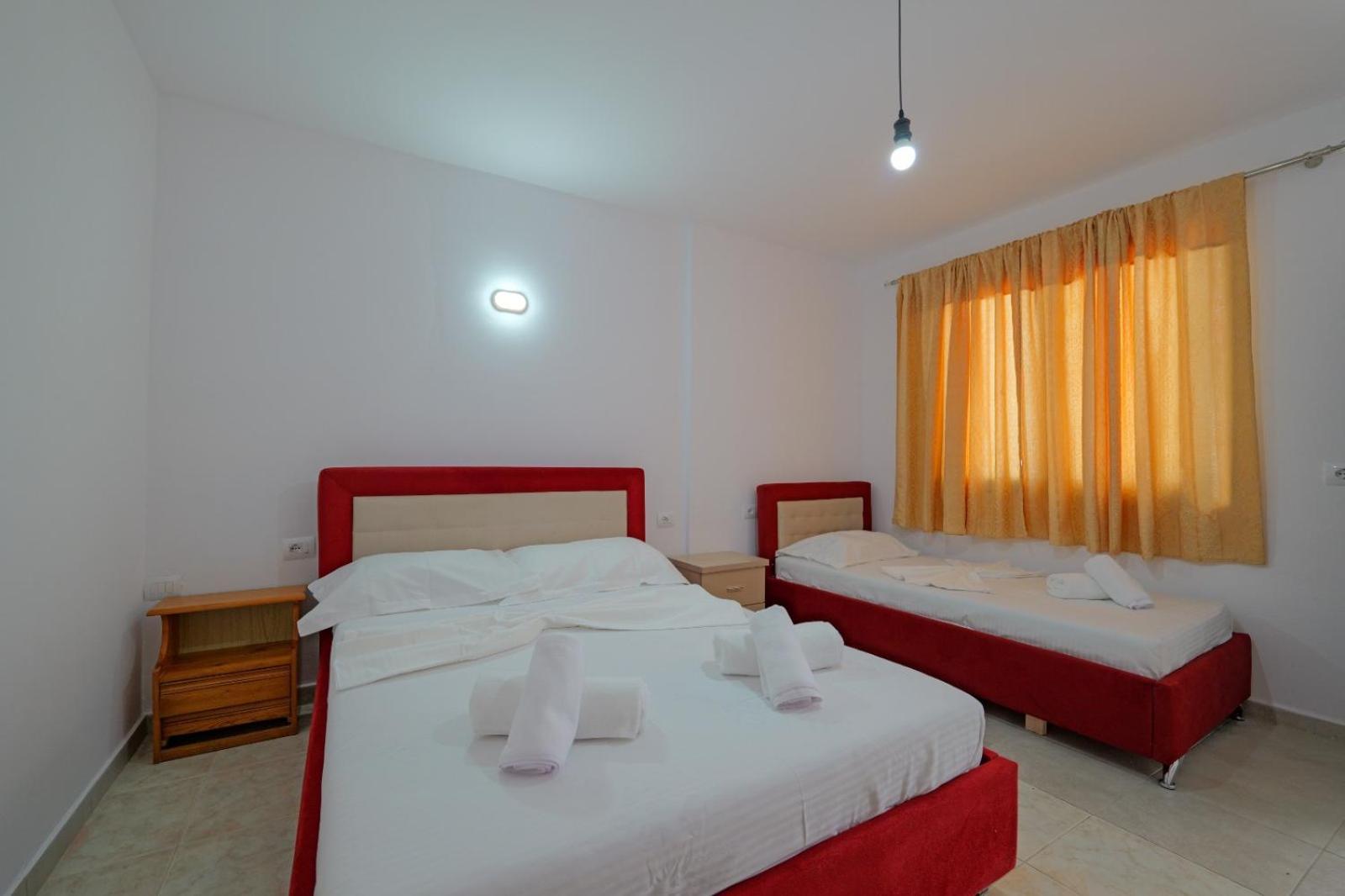 Xhovani Apartament *