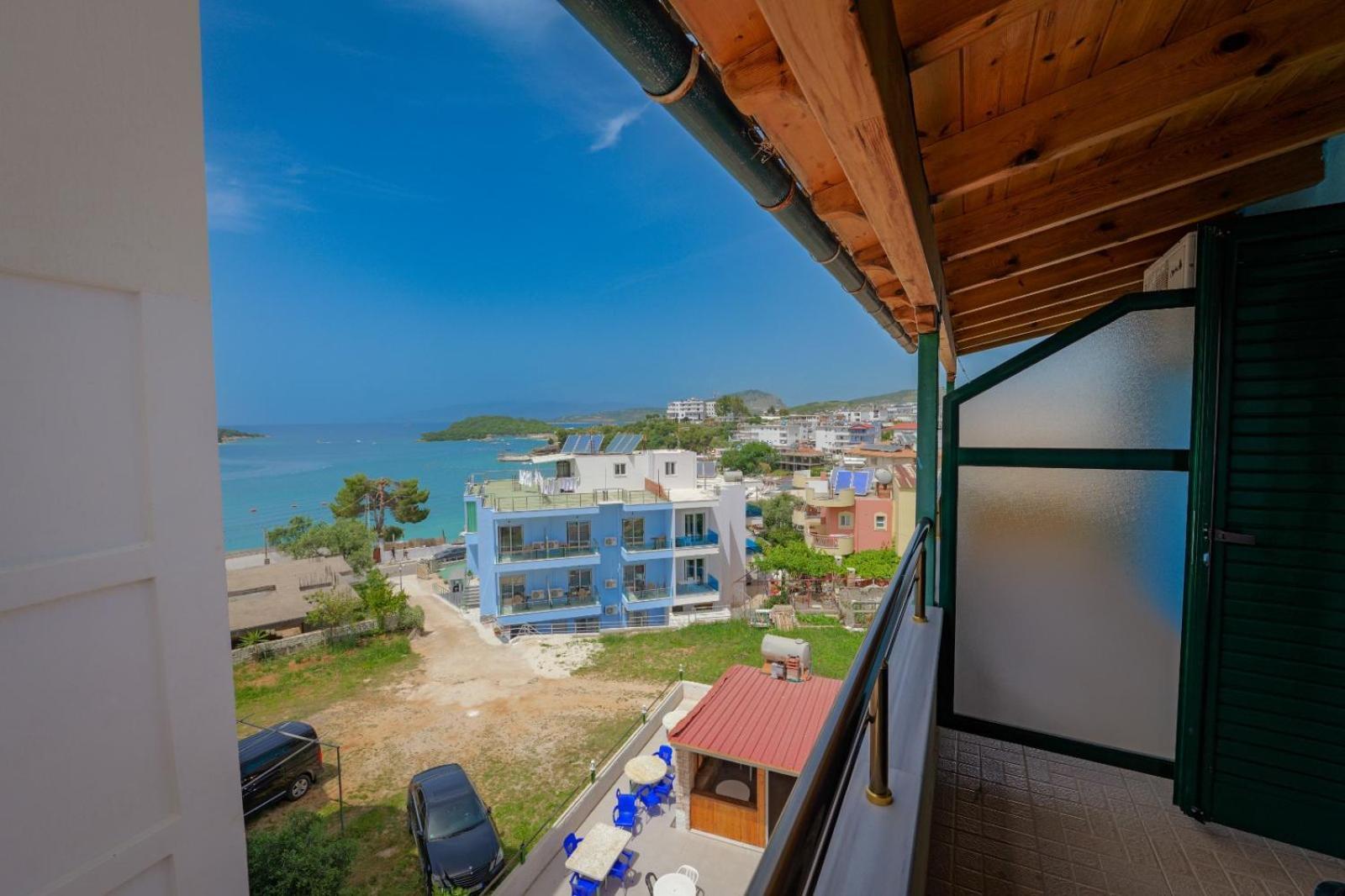 Apartament Xhovani *
