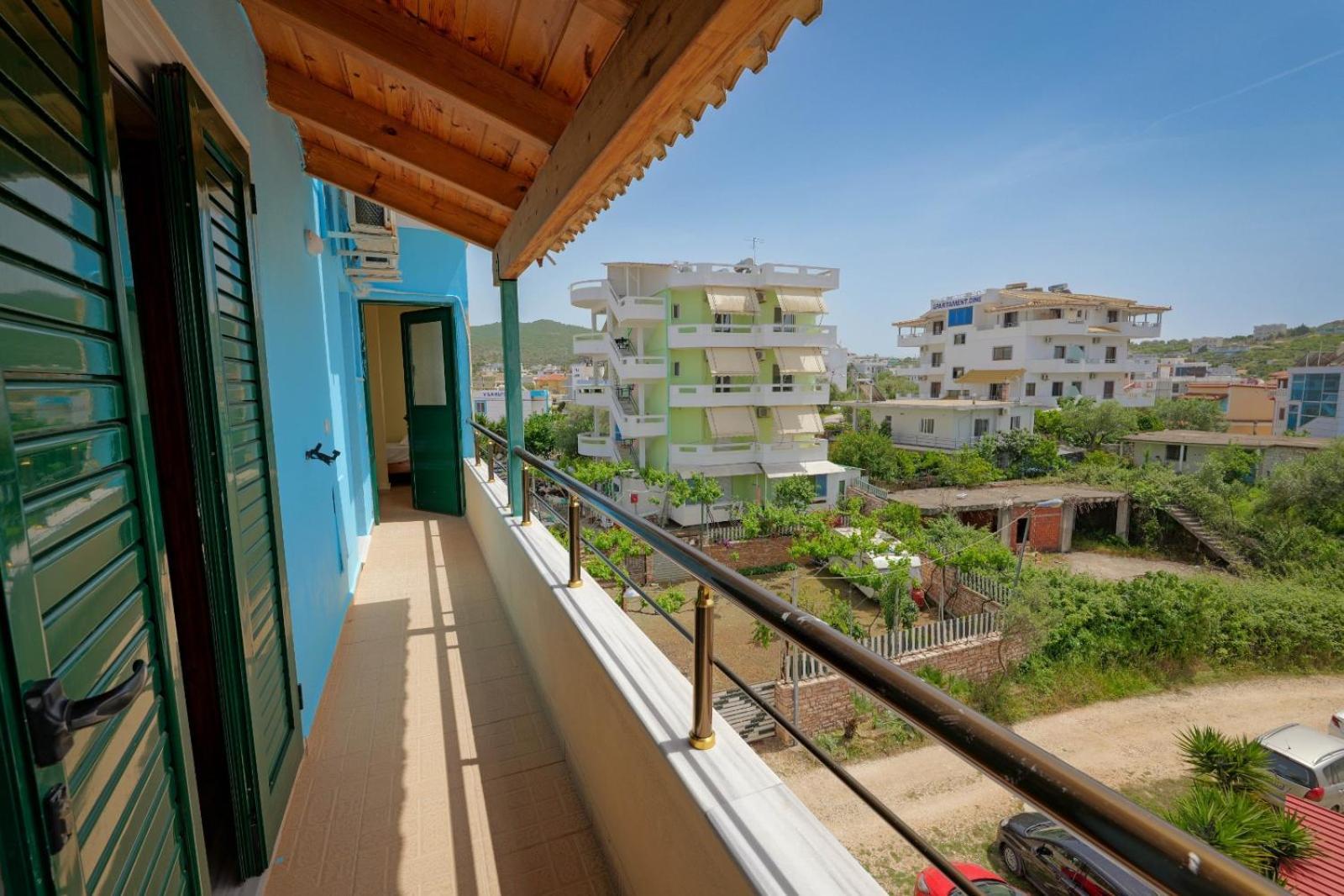 Apartament Xhovani *